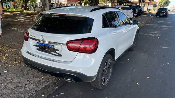 MERCEDES-BENZ GLA 200 2019