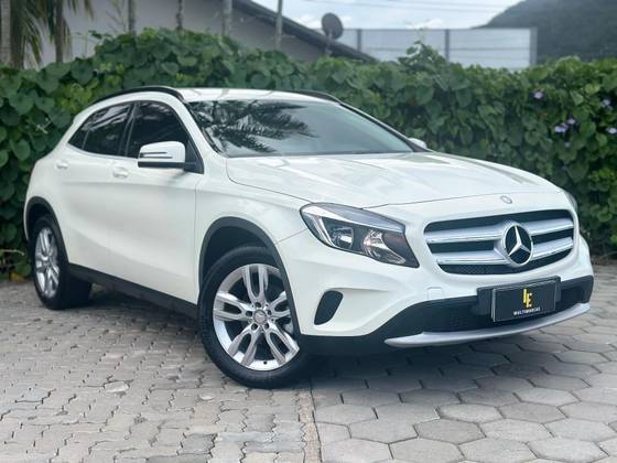 MERCEDES-BENZ GLA 200 2017