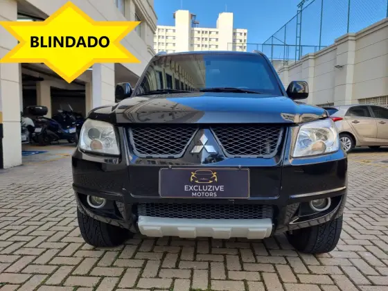 MITSUBISHI PAJERO TR4 2013