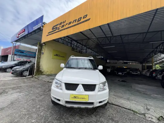 MITSUBISHI PAJERO TR4 2013