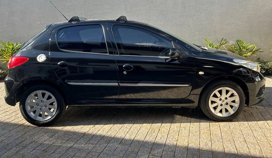 PEUGEOT 207 2012