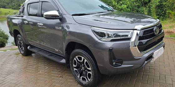 TOYOTA HILUX 2023
