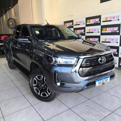 TOYOTA HILUX 2024