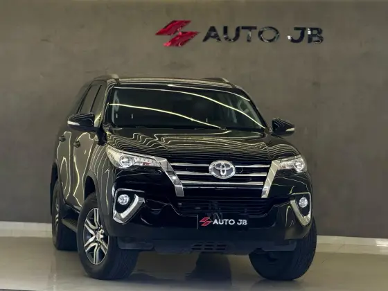 TOYOTA HILUX SW4 2017