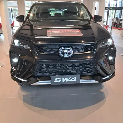 TOYOTA HILUX SW4 2025