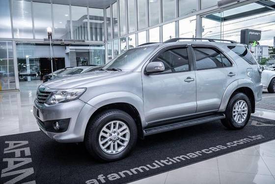 TOYOTA HILUX SW4 2015