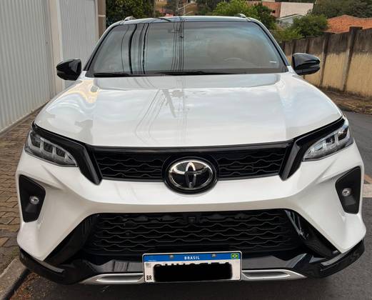 TOYOTA HILUX SW4 2024