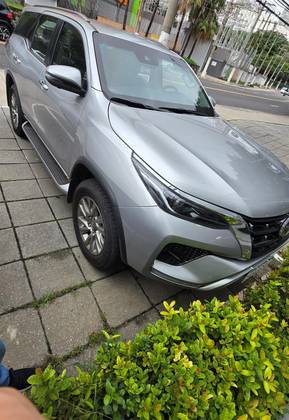 TOYOTA HILUX SW4 2024