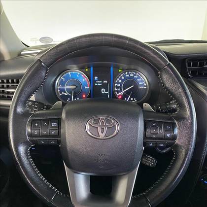 TOYOTA HILUX SW4 2021