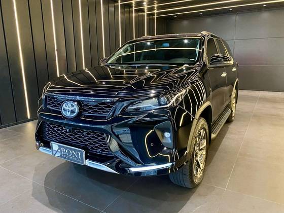 TOYOTA HILUX SW4 2024