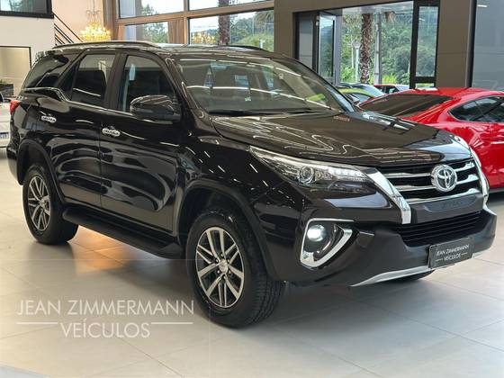 TOYOTA HILUX SW4 2020