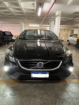 VOLVO V40 2016