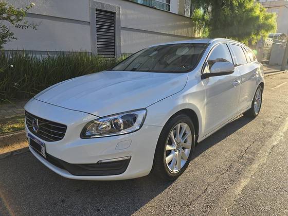 VOLVO V60 2015