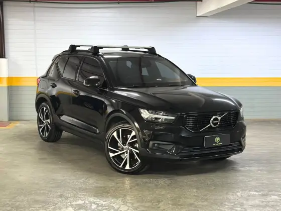 VOLVO XC40 2021