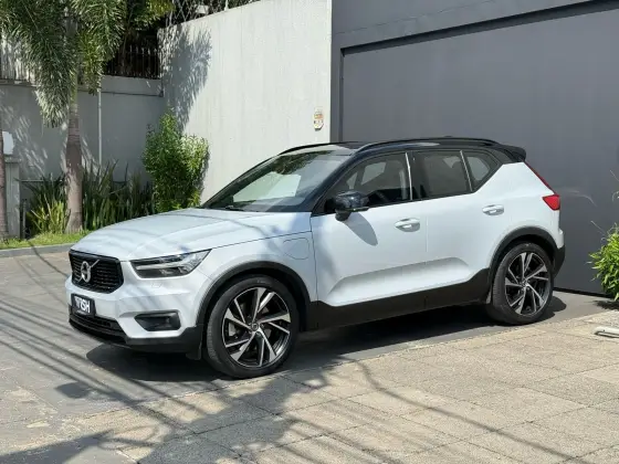 VOLVO XC40 2021