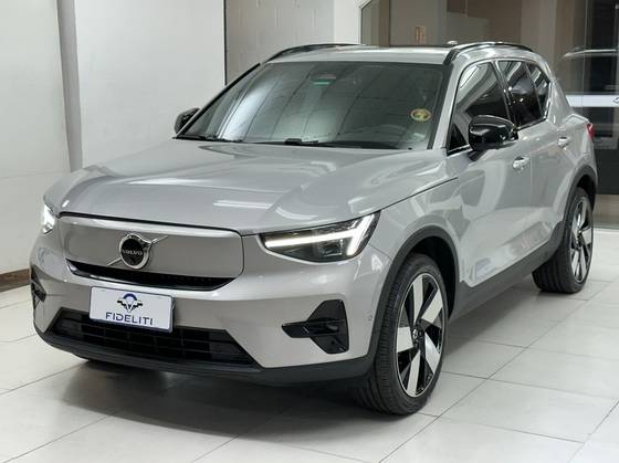 VOLVO XC40 2024