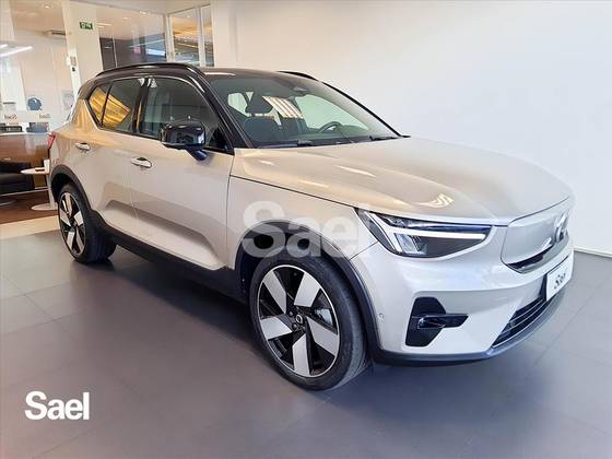 VOLVO XC40 2023