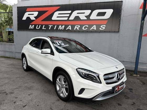 MERCEDES-BENZ GLA 200 2015