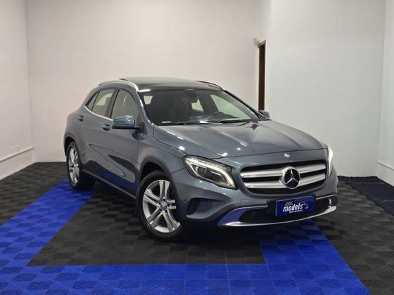 MERCEDES-BENZ GLA 200 2015