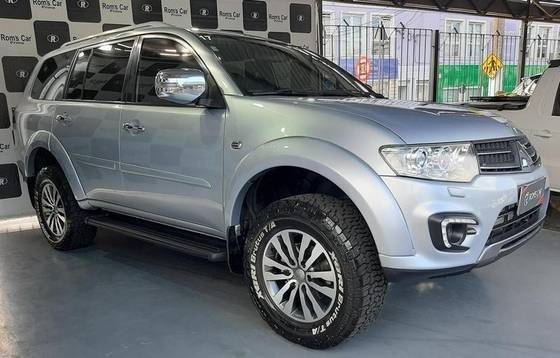 MITSUBISHI PAJERO 2017