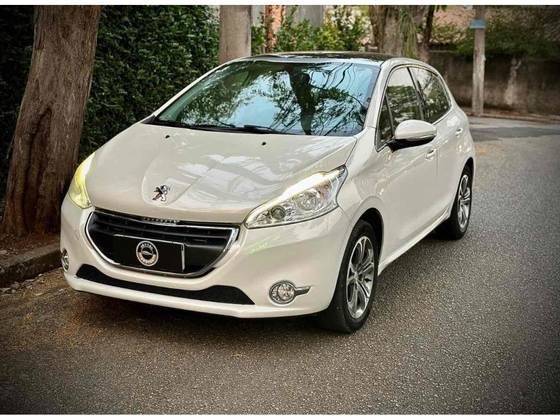 PEUGEOT 208 2015