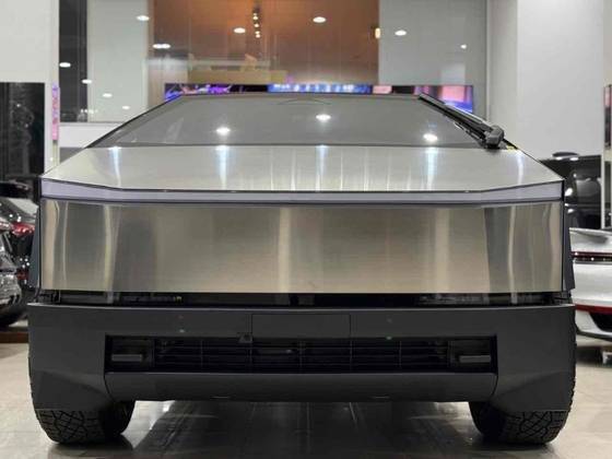 TESLA CYBERTRUCK 2024