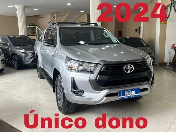 TOYOTA HILUX 2024