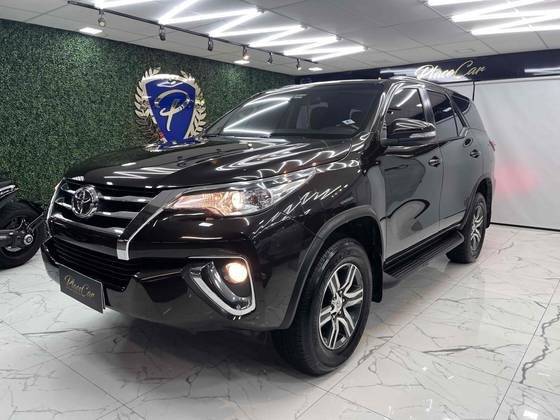 TOYOTA HILUX SW4 2017