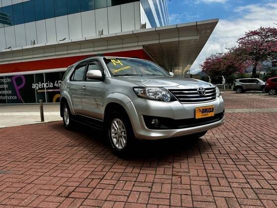 TOYOTA HILUX SW4 2014