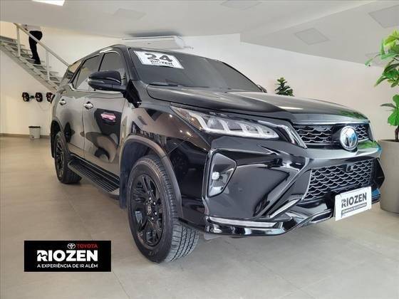 TOYOTA HILUX SW4 2024