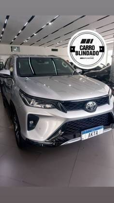 TOYOTA HILUX SW4 2024