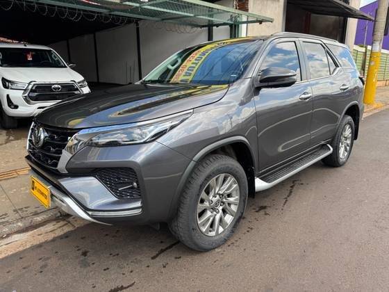 TOYOTA HILUX SW4 2024