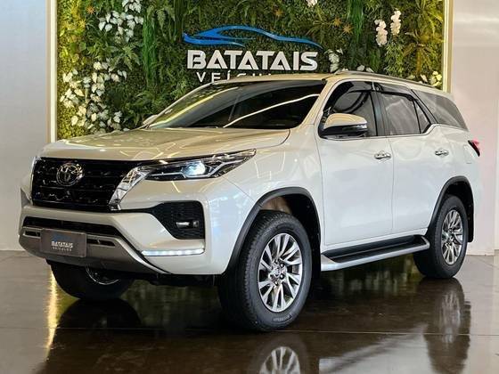 TOYOTA HILUX SW4 2022