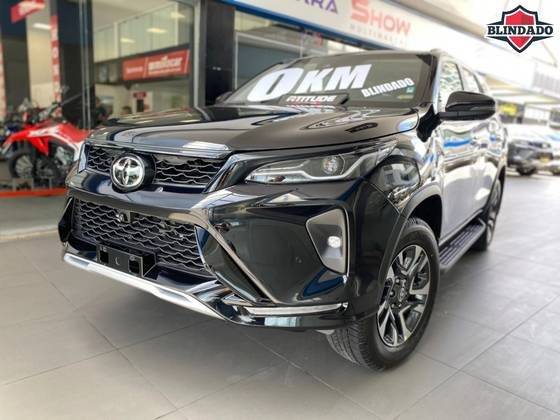 TOYOTA HILUX SW4 2025