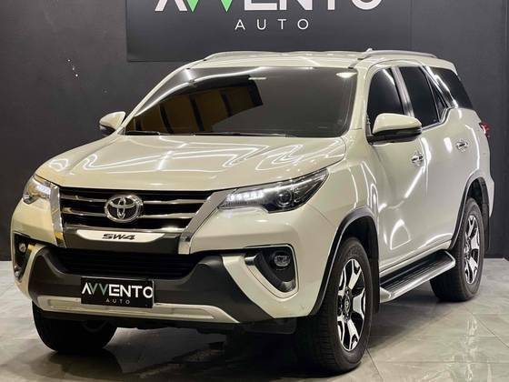 TOYOTA HILUX SW4 2019