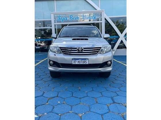 TOYOTA HILUX SW4 2013