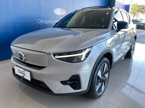 VOLVO XC40 2024