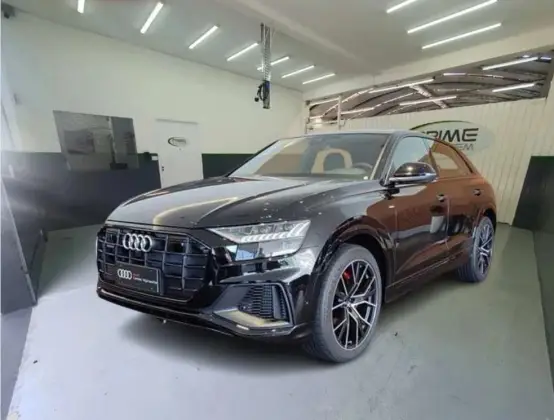 AUDI Q8 2025
