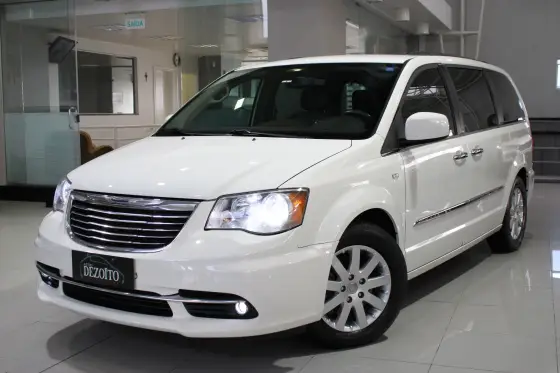 CHRYSLER TOWN & COUNTRY 2012