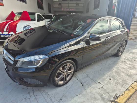 MERCEDES-BENZ A 200 2014