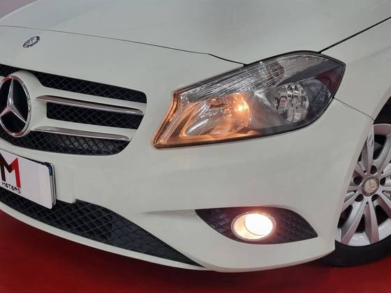 MERCEDES-BENZ A 200 2015