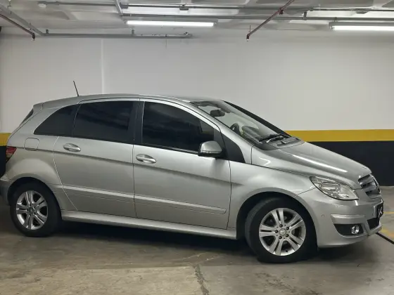 MERCEDES-BENZ B 180 2011