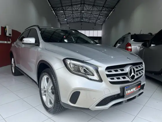MERCEDES-BENZ GLA 200 2020