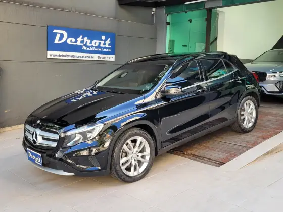 MERCEDES-BENZ GLA 200 2017