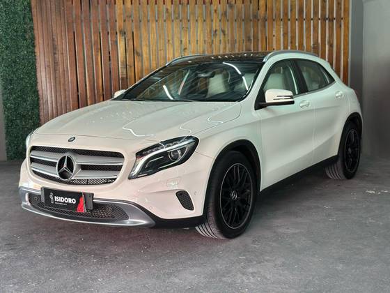 MERCEDES-BENZ GLA 250 2015