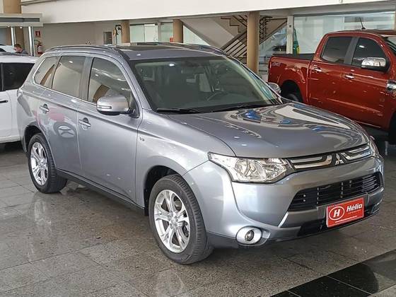MITSUBISHI OUTLANDER 2015