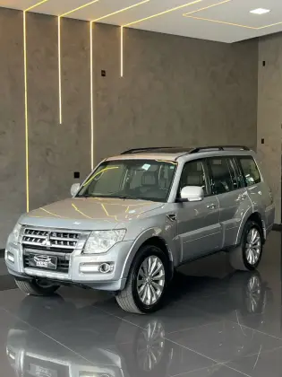 MITSUBISHI PAJERO FULL 2016