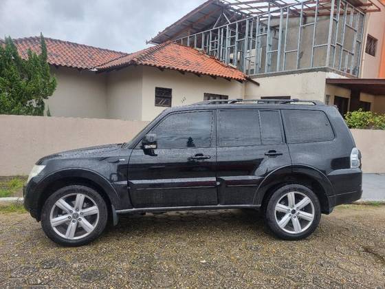 MITSUBISHI PAJERO FULL 2013