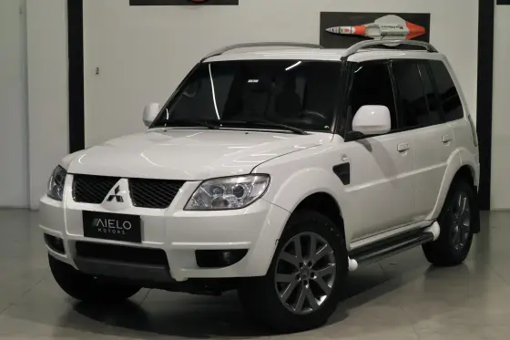 MITSUBISHI PAJERO TR4 2015