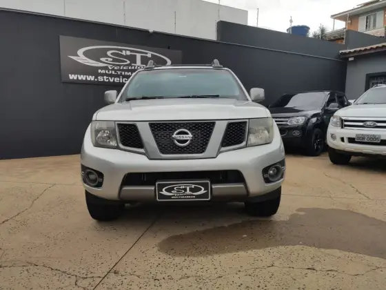 NISSAN FRONTIER 2014